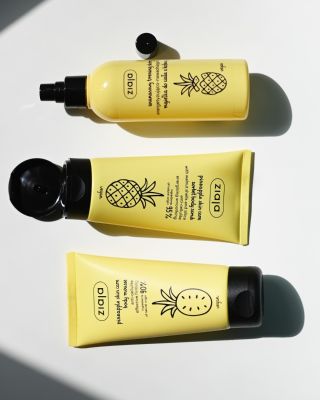 Letní osvěžení pokožky s produkty Ziaja Pineapple🍍Obsažený extrakt z ananasu a aktivní kofein dodají vaší pokožce doping a...